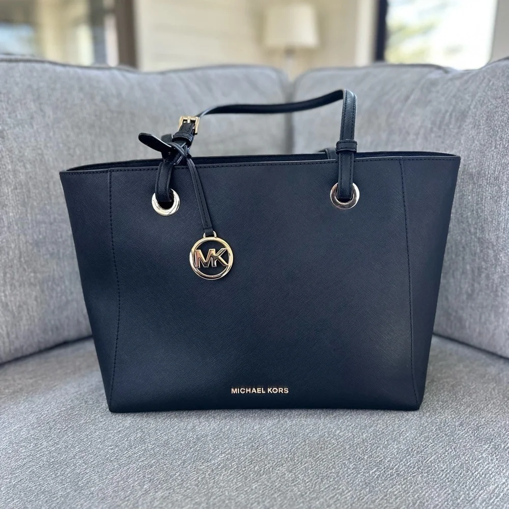 MICHAEL KORS Walsh Saffiano Leather Tote - Picture 4 of 15